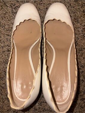 Chloé Lauren Scalloped Block Heel Pump in ivory/white leather.